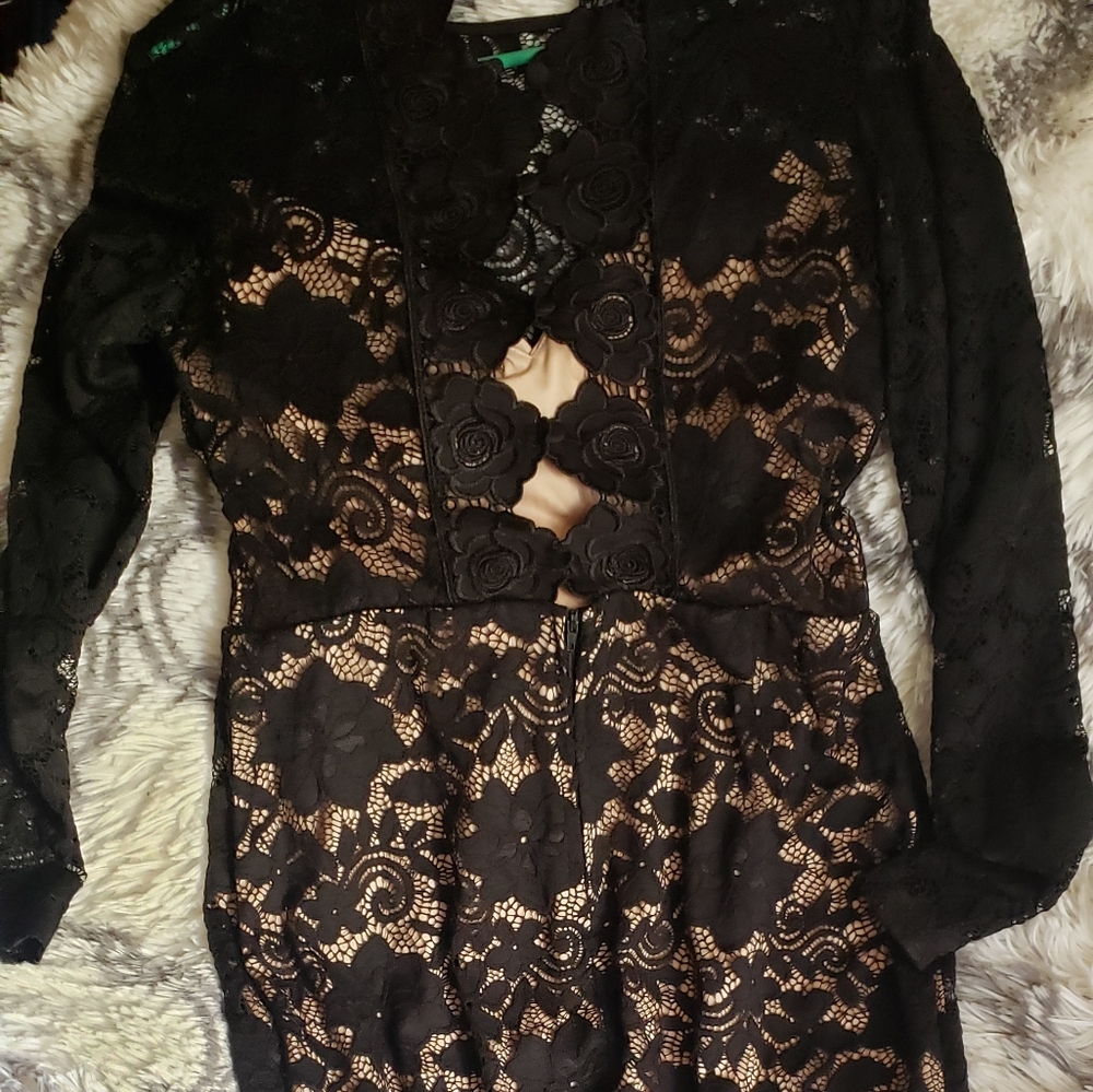 Lace dress - Picture 2 of 2